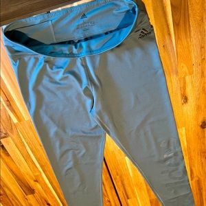 Gently used Adidas athletic leggings. Size: L